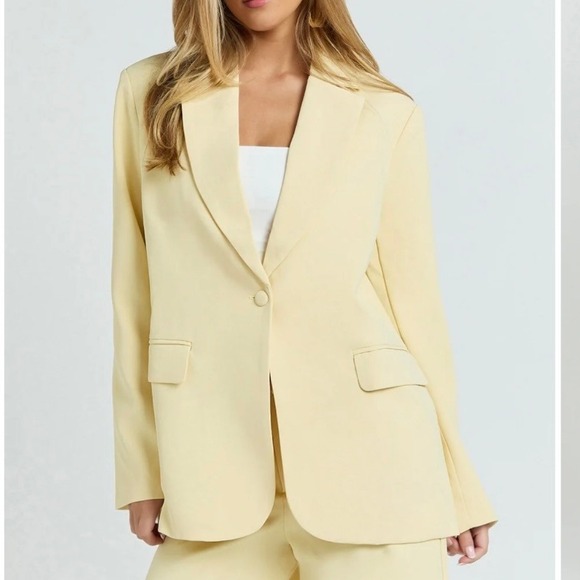Showpo. Jackets & Blazers - SHOWPO Womens Boxy Single Breasted Selena Blazer in Lemon NWT - Size 4‎